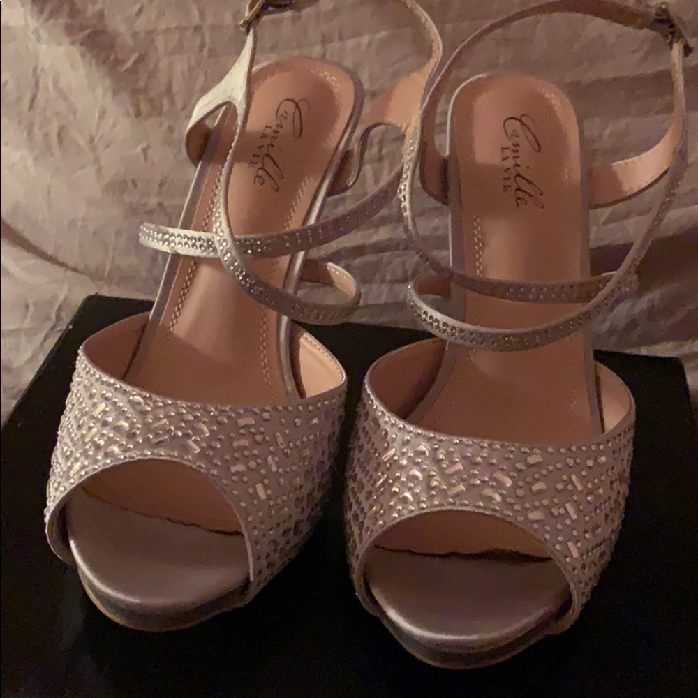 Silver robin high heels